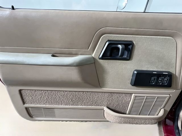 Used 1989 Red Ford  image 24