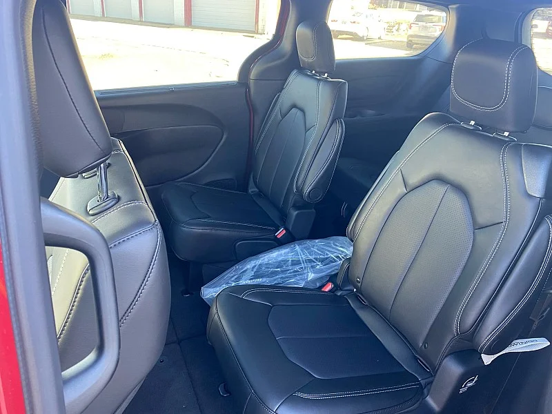 2026 Chrysler Pacifica Select - Photo 20