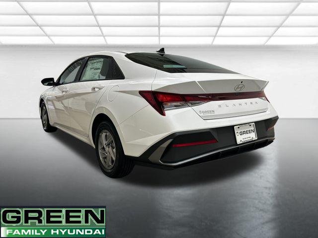 New 2026 White Hyundai SE image 3
