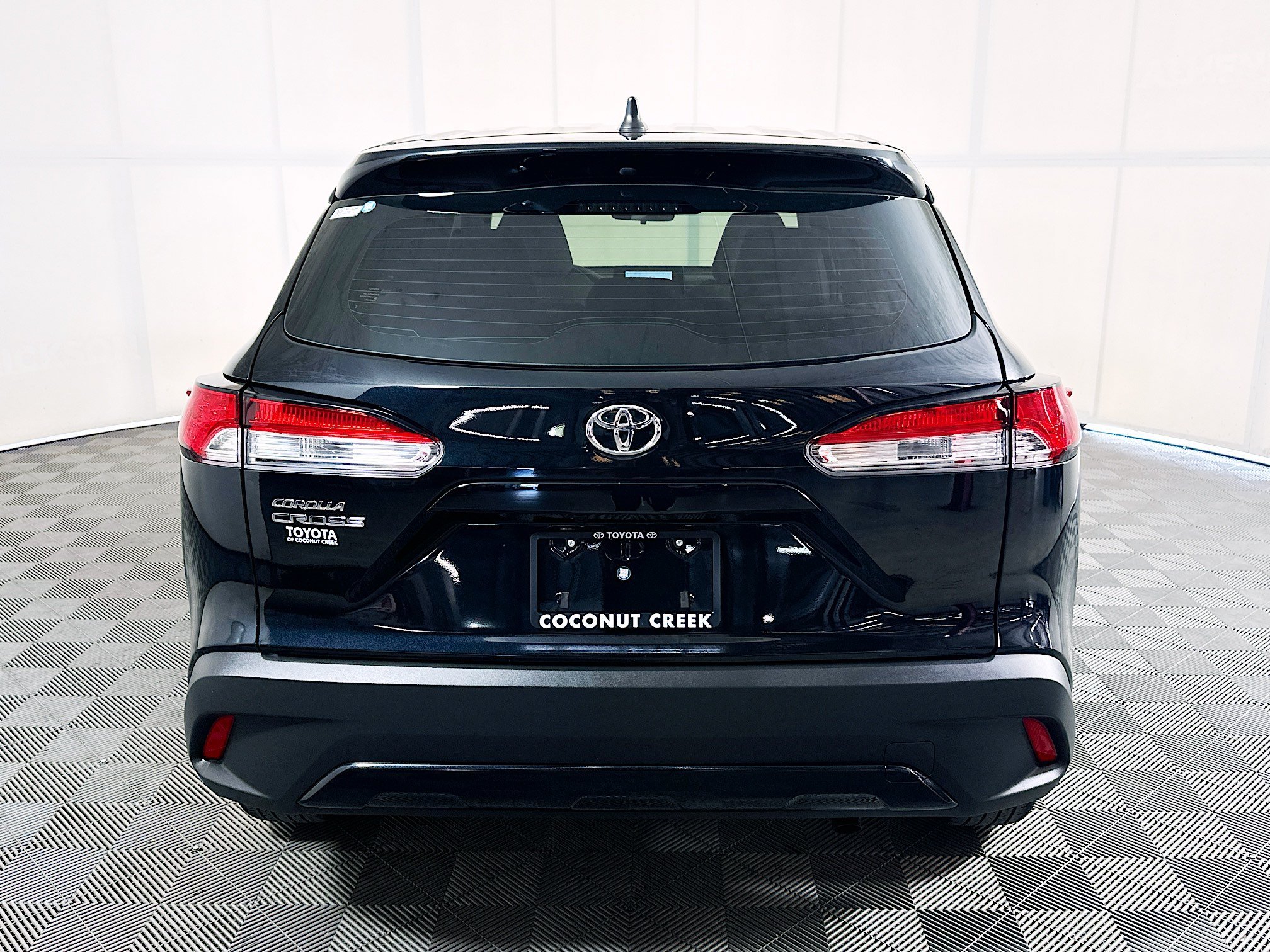 Used 2025 Jet Black Toyota L image 4