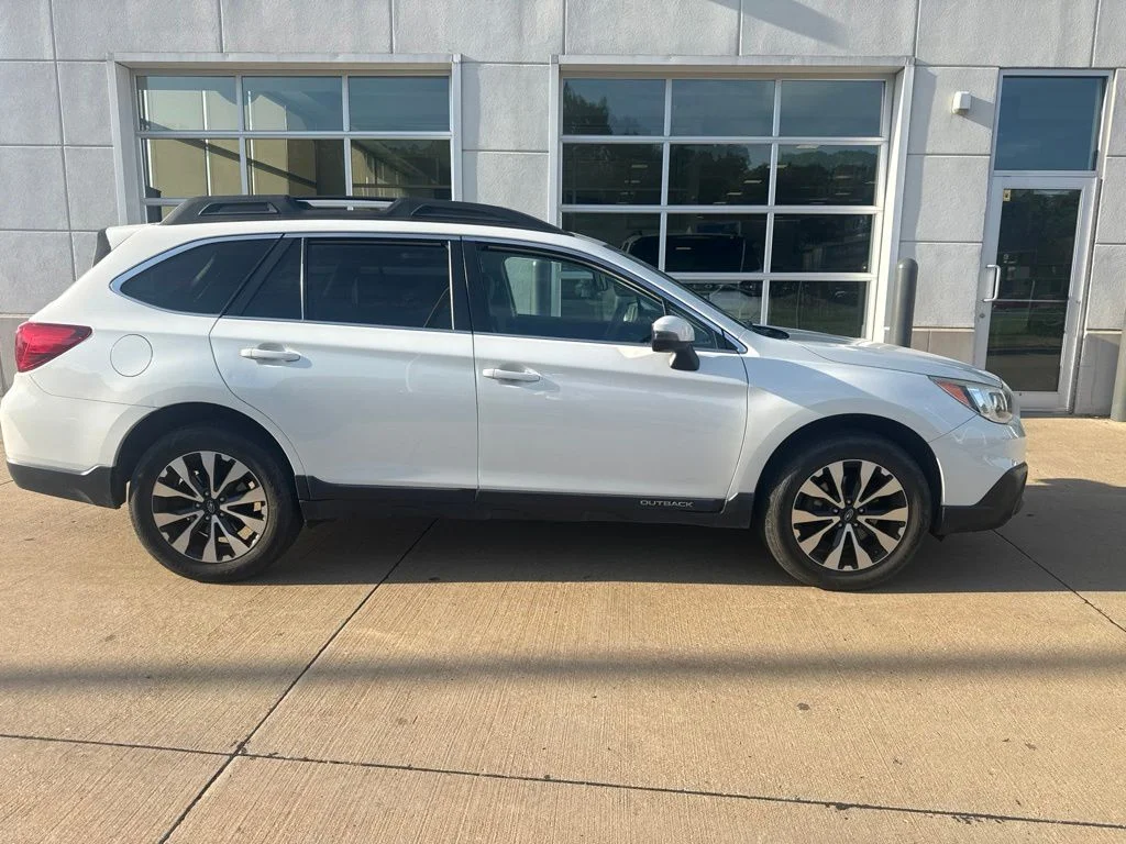 Used 2015 White Subaru 2.5i image 4