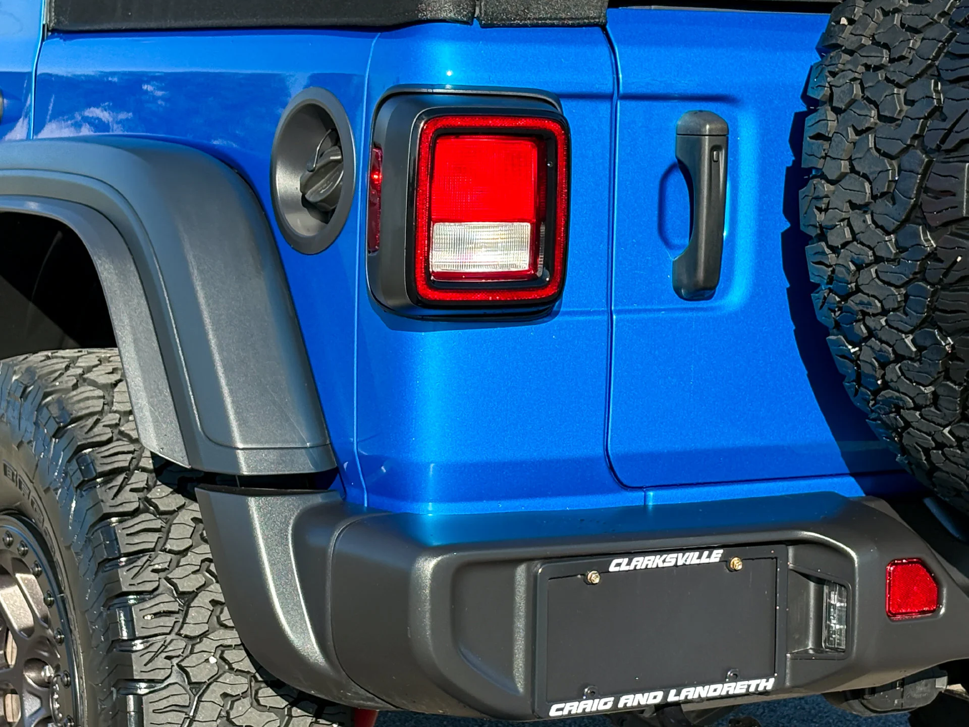 Used 2023 Blue Jeep Sport image 10