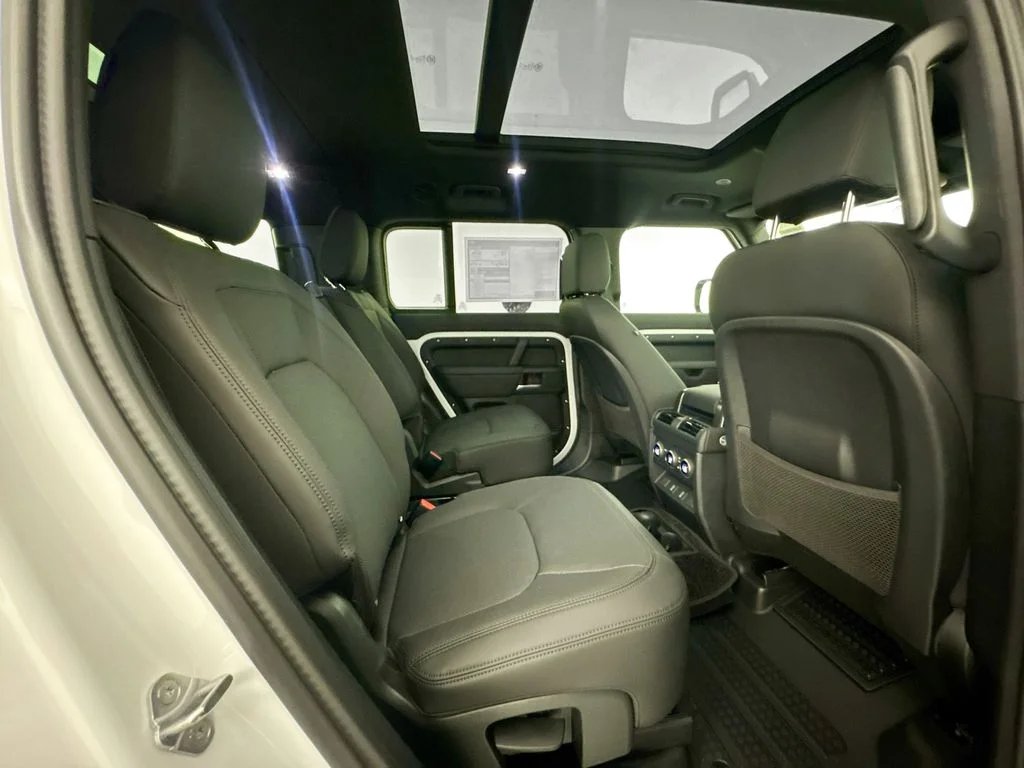 New 2026 Fuji White Land Rover X-Dynamic SE image 27
