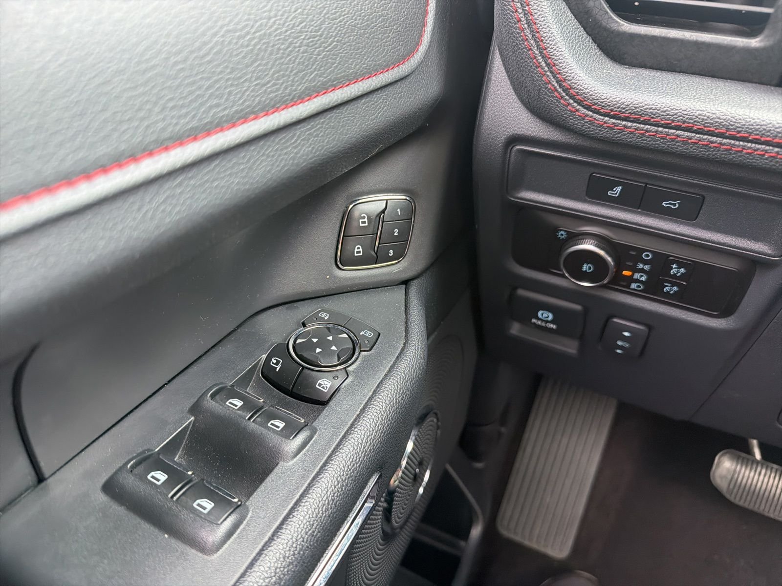 Used 2023 White Ford Limited image 22