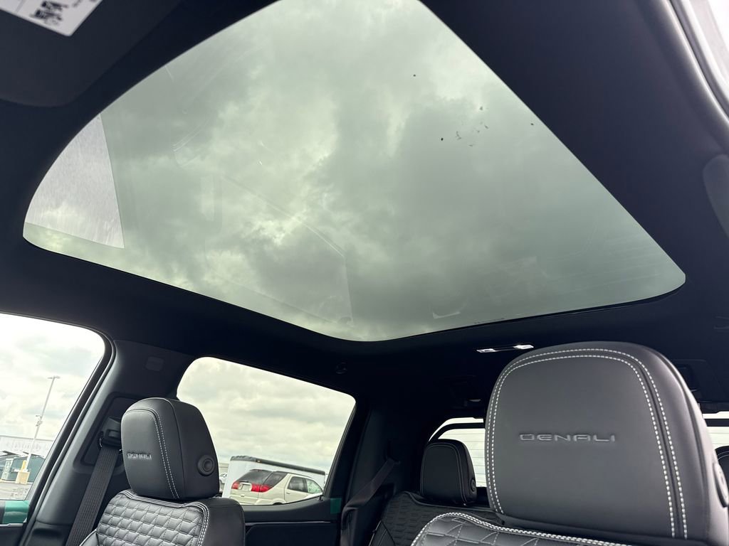 2025 GMC Sierra EV Denali - Photo 31