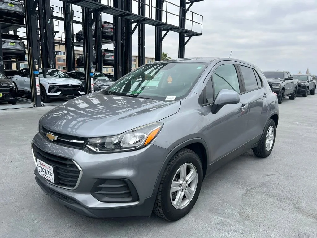2020 Chevrolet Trax LS's photo