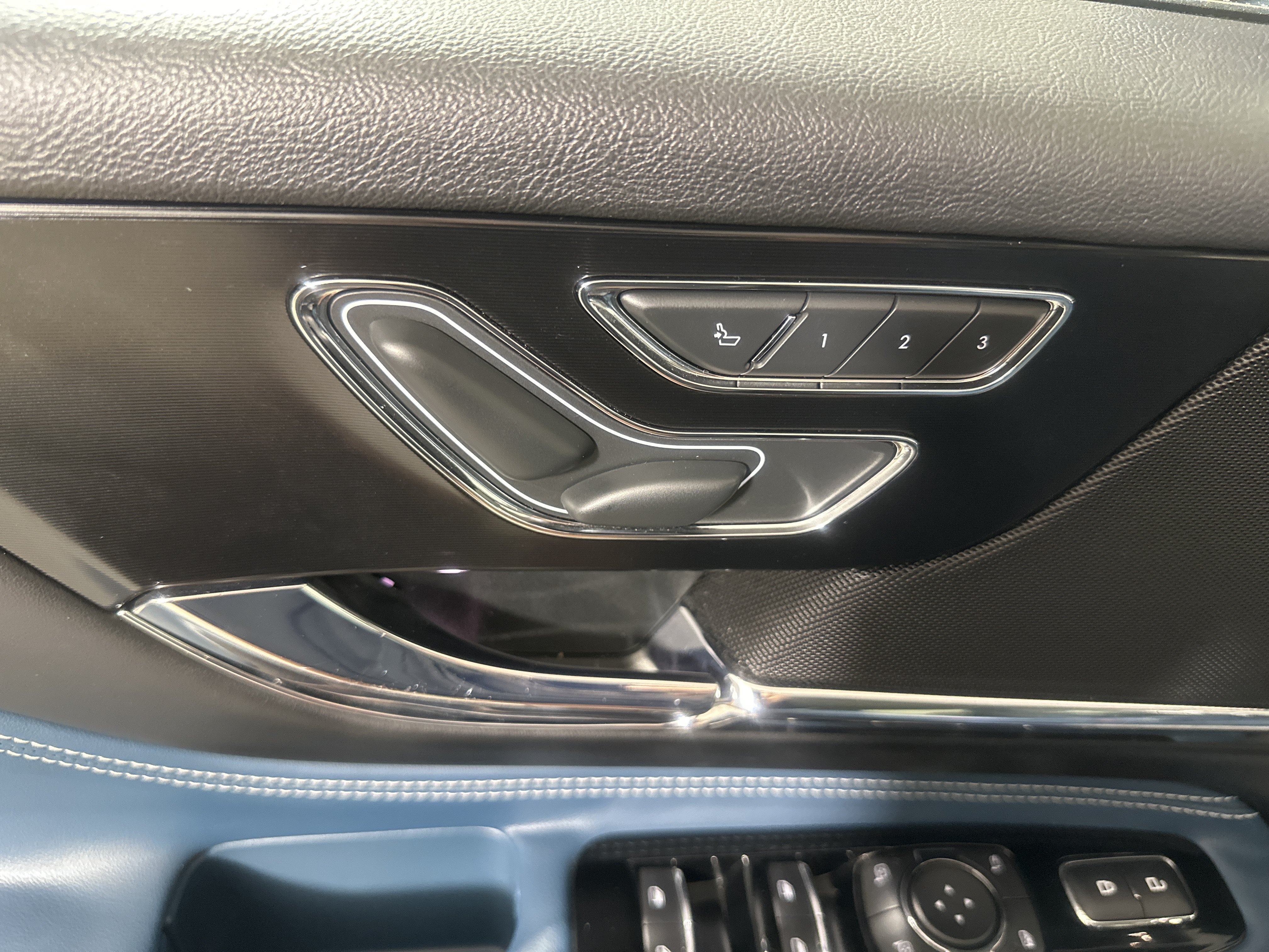 Used 2020 Blue Lincoln Reserve image 10