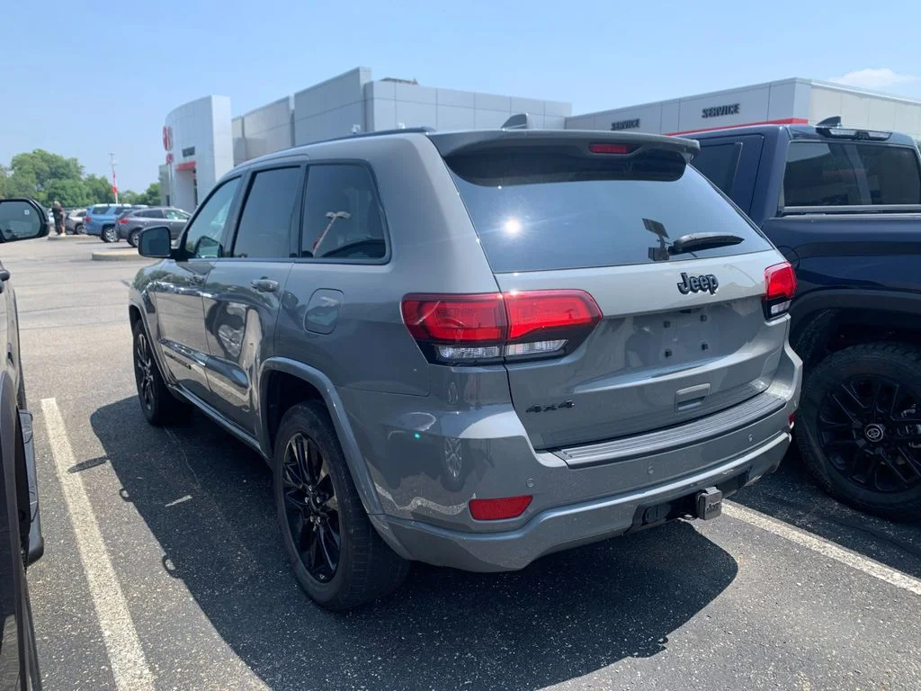 Used 2022 Gray Jeep Laredo X image 4