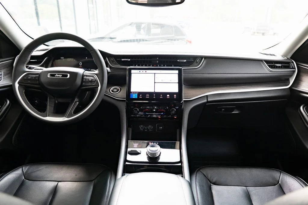 Used 2023 White Jeep Limited image 9