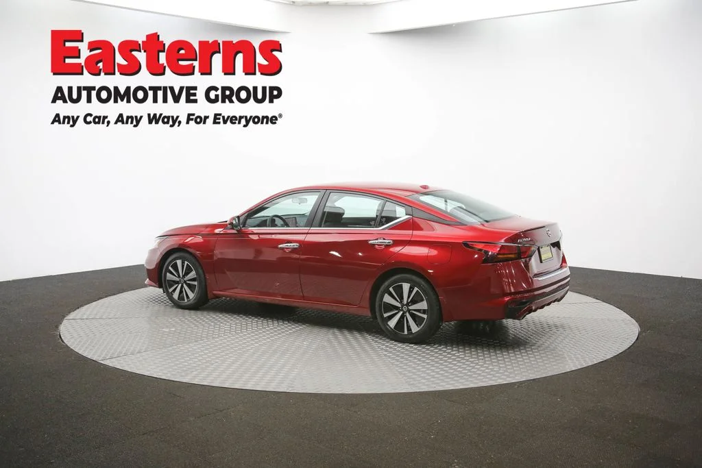 Used 2021 Red Nissan 2.5 SV image 62