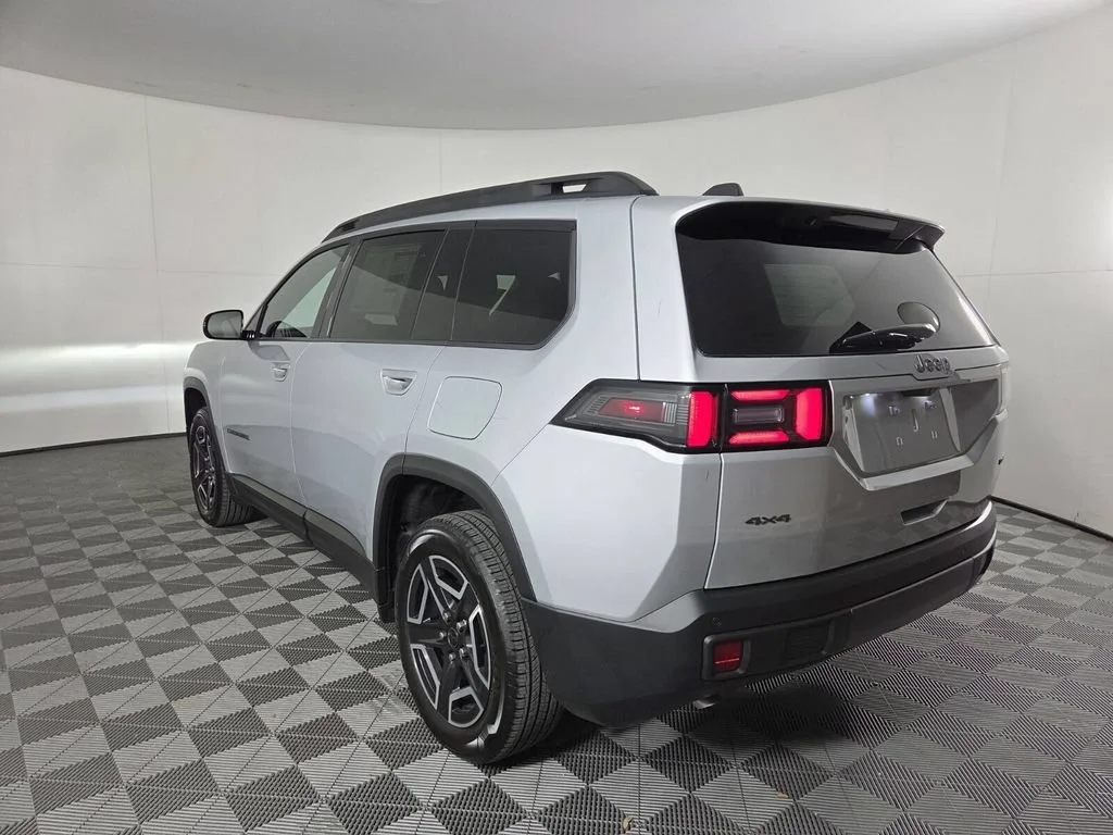 New 2026 Silver Zynith Clear-Coat Exterior Paint Jeep Laredo image 7