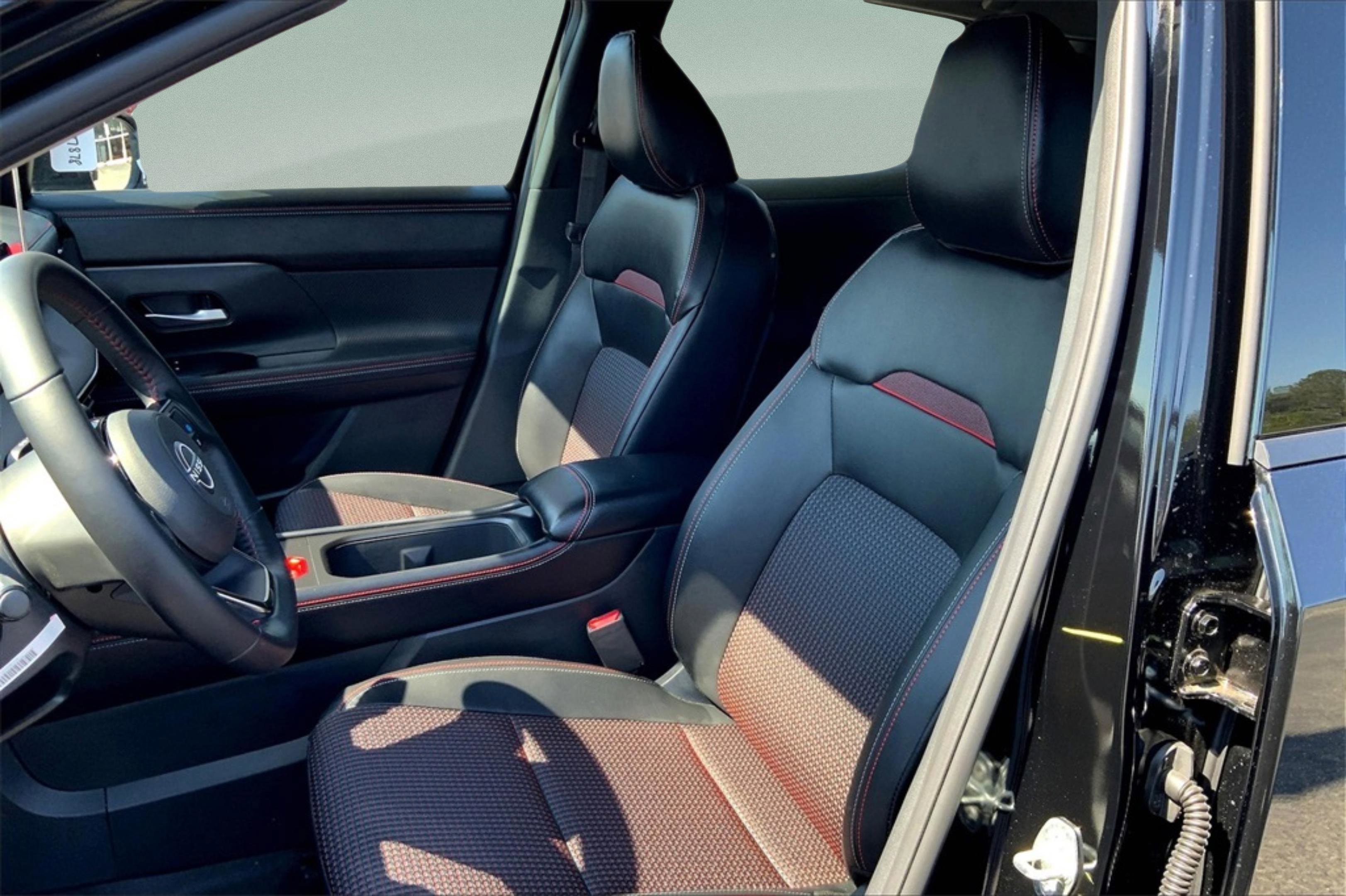2025 Nissan Kicks SR AWD - Photo 9