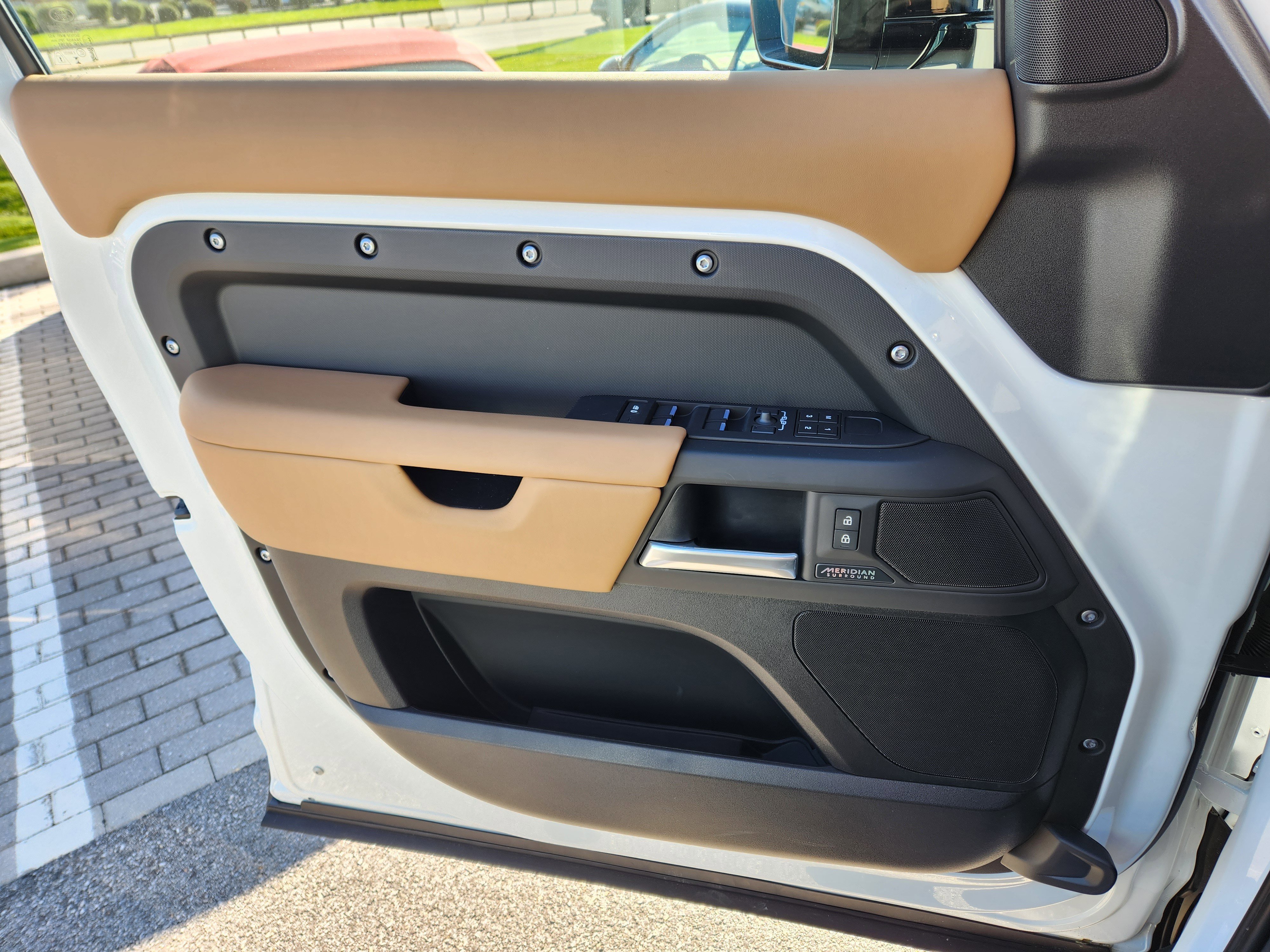 2026 Land Rover Defender X-Dynamic SE - Photo 16