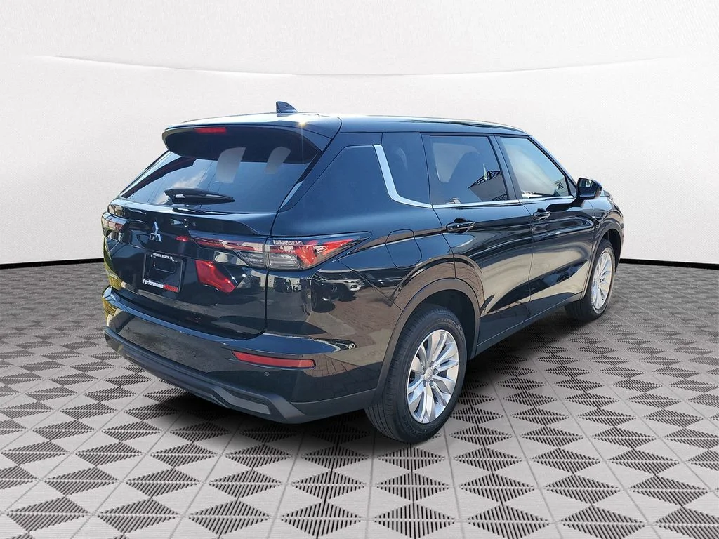 2026 Mitsubishi Outlander ES - Photo 6