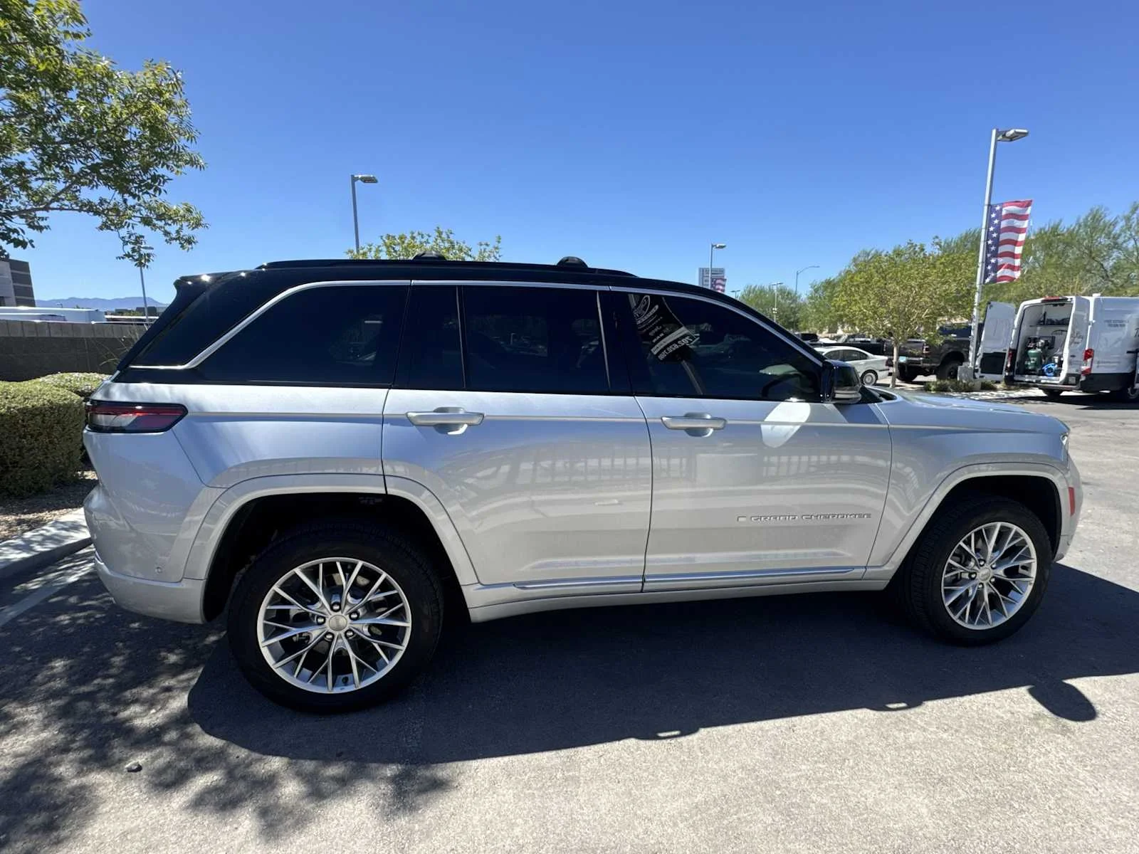 Used 2024 Silver Zynith Jeep Summit image 9