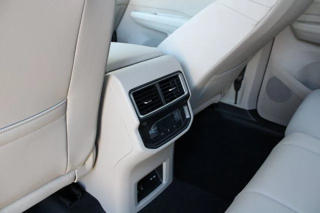 2026 Volkswagen Atlas SE w/Tech - Photo 8