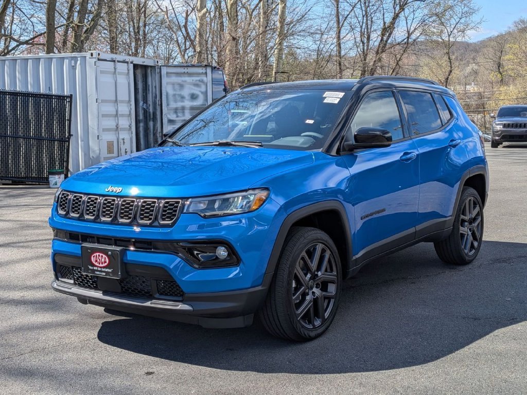 New 2026 Hydro Blue Pearl-Coat Exterior Paint Jeep Limited image 9