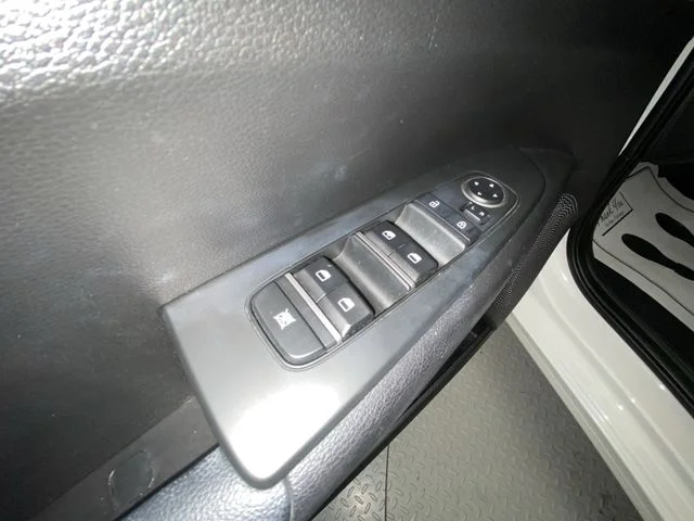 Used 2023 White Kia LXS image 13