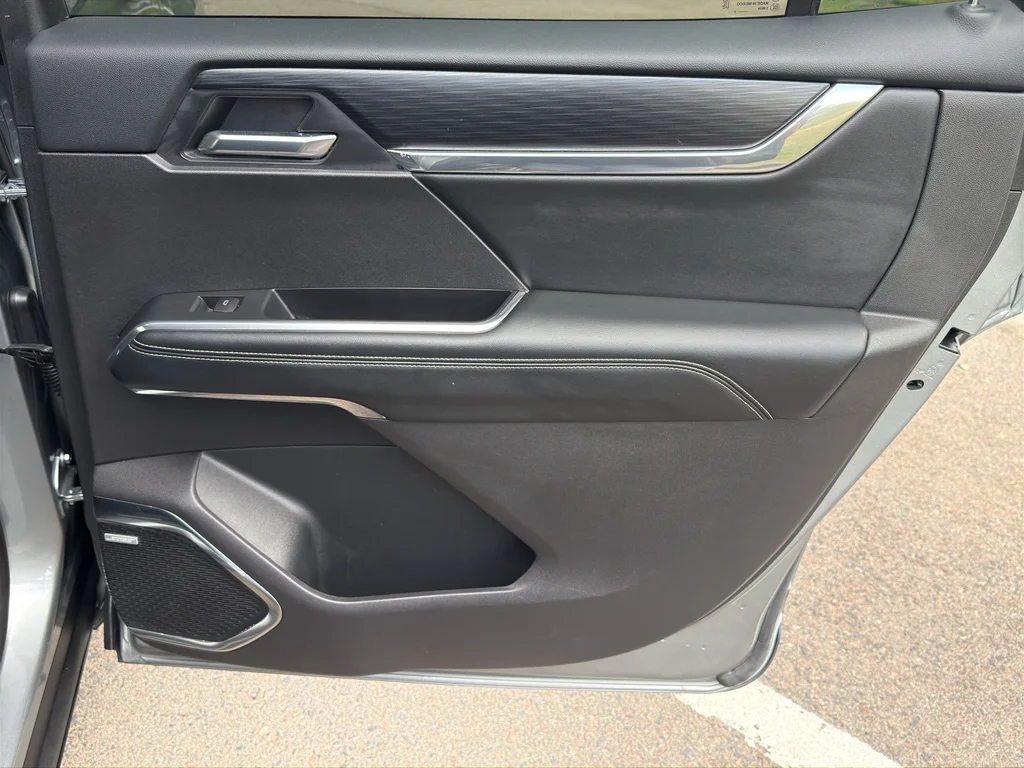 Used 2025 Sterling Metallic GMC AWD Elevation image 11