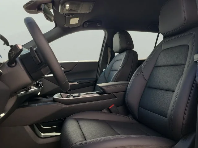 New 2027 Summit White Chevrolet LT image 23