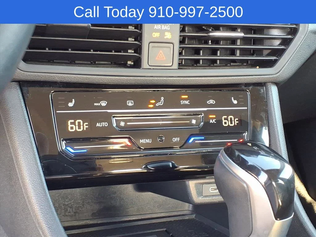 Used 2025 Silver Volkswagen SE image 15