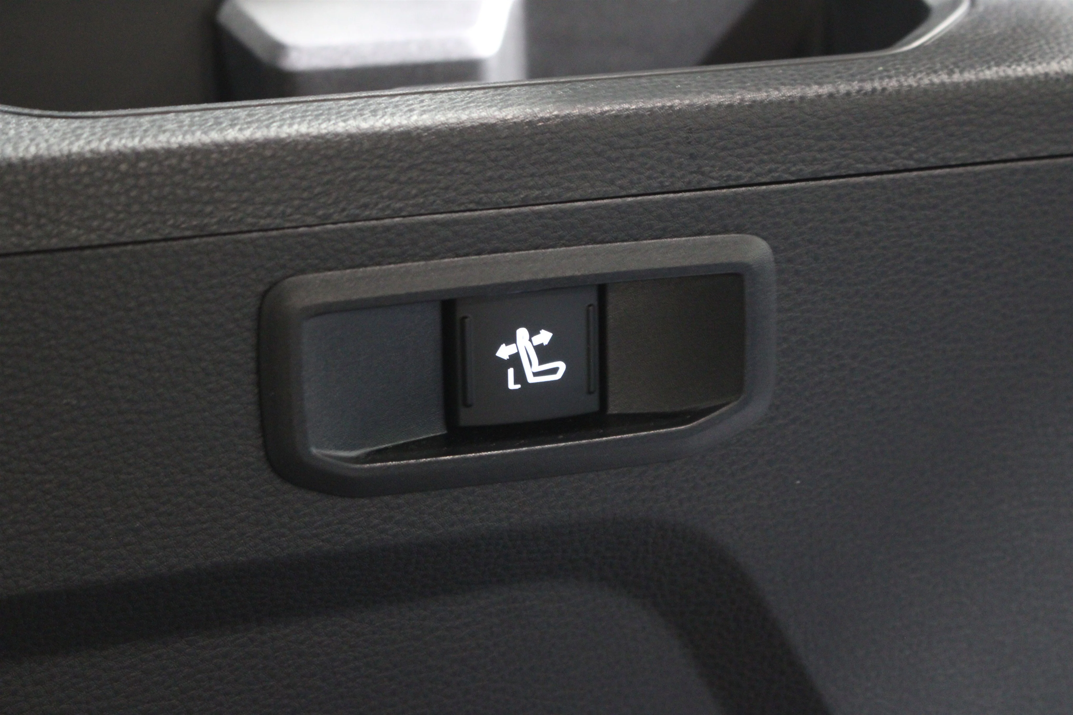 2026 Toyota Sequoia Platinum - Photo 28