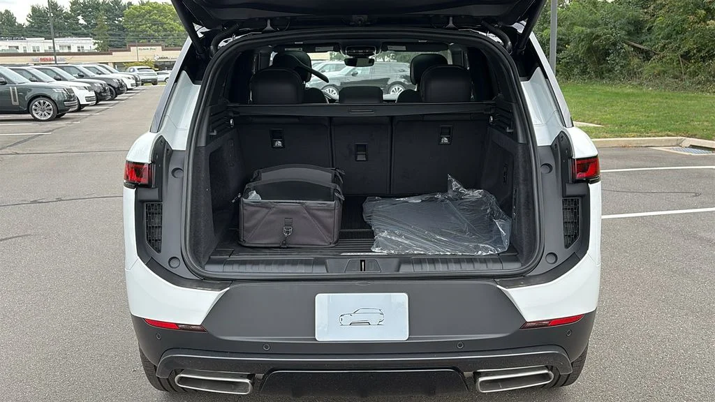 New 2027 White Land Rover SE image 28