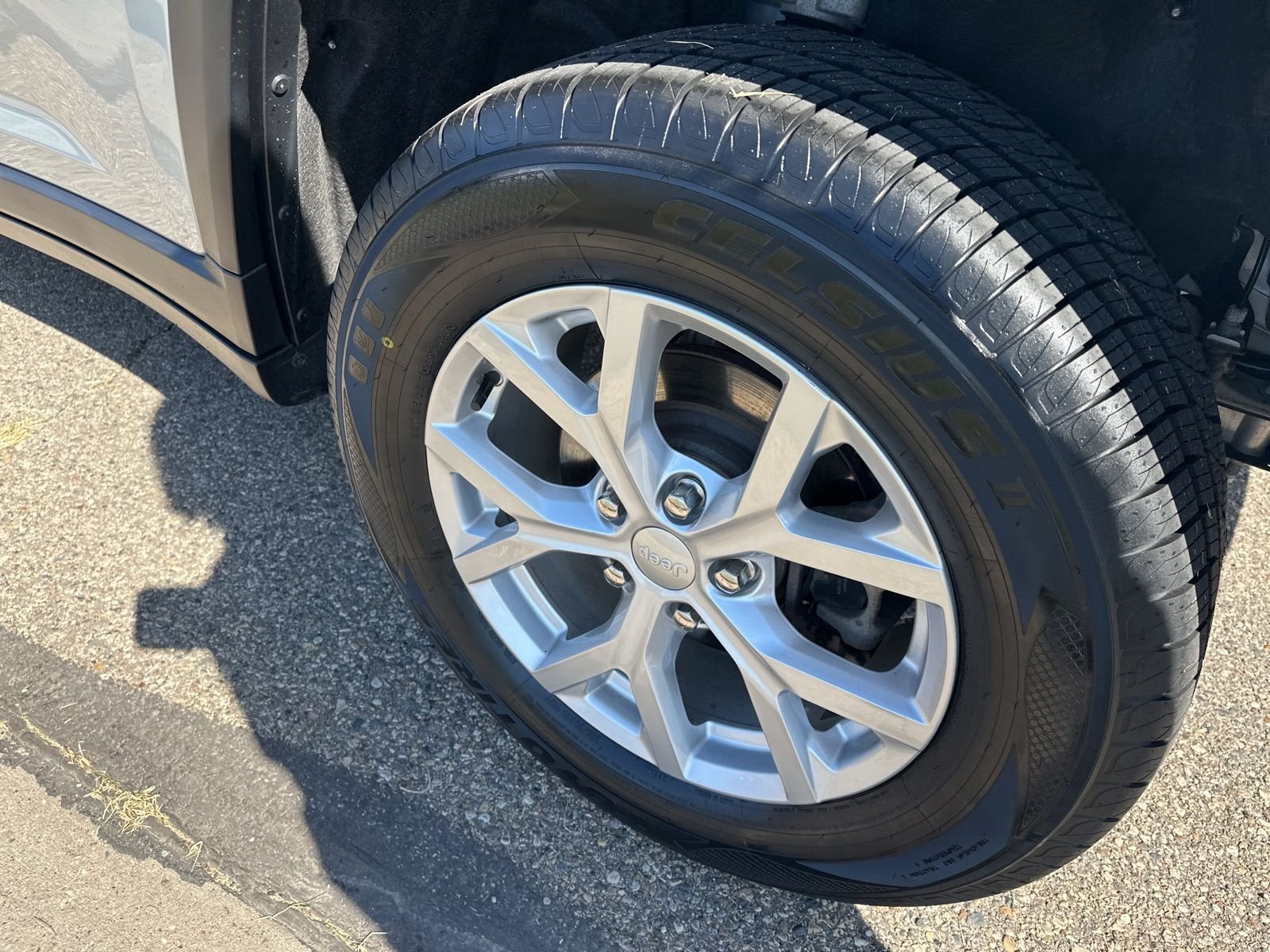 Used 2023 Silver Jeep Limited image 8