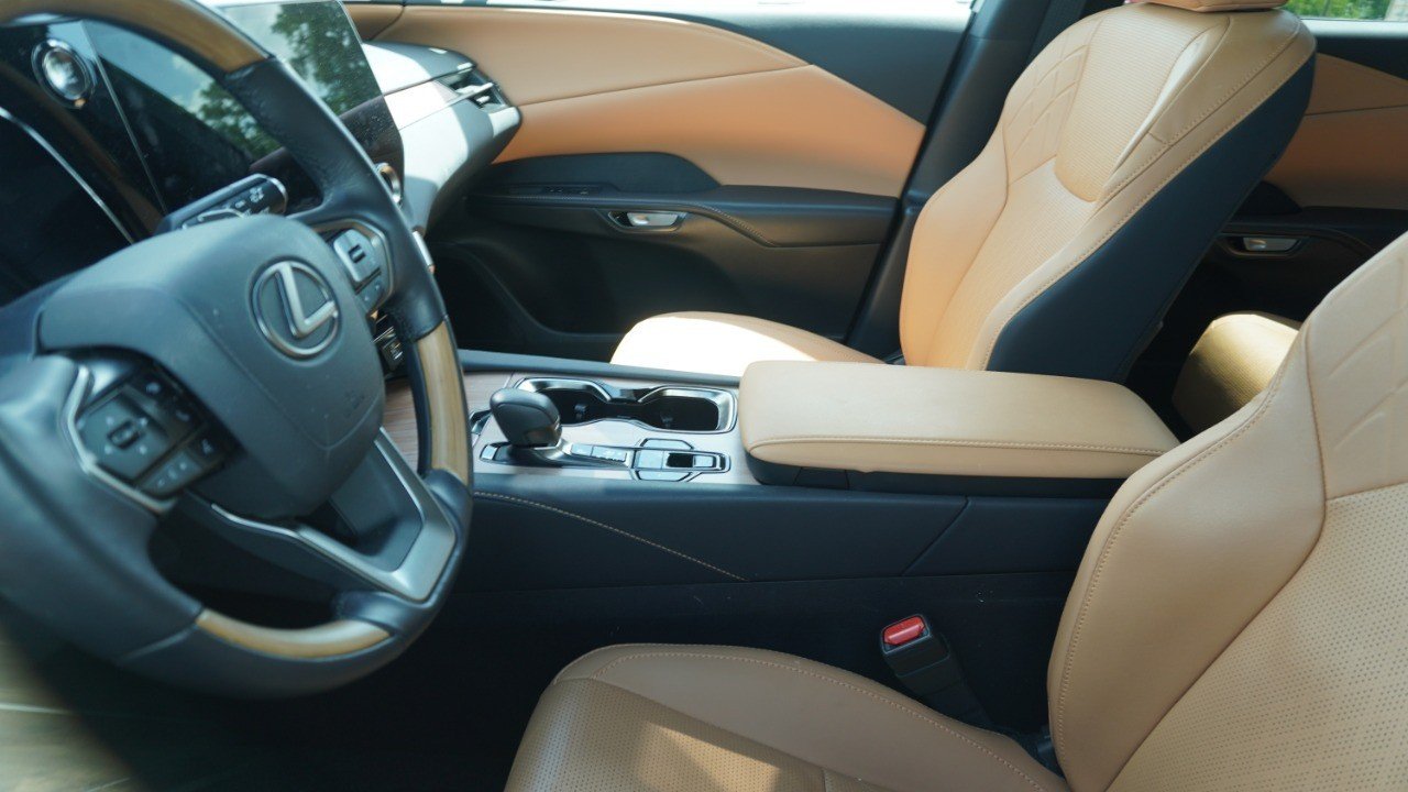 Used 2025 White Lexus RX 350 Premium image 9