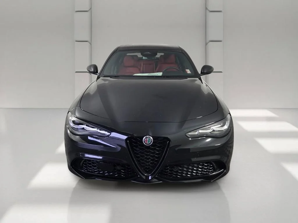 New 2026 Vulcano Black Metallic Alfa Romeo Base image 3