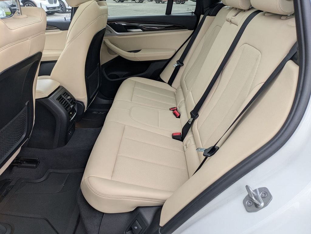 Used 2023 White BMW sDrive30i image 21
