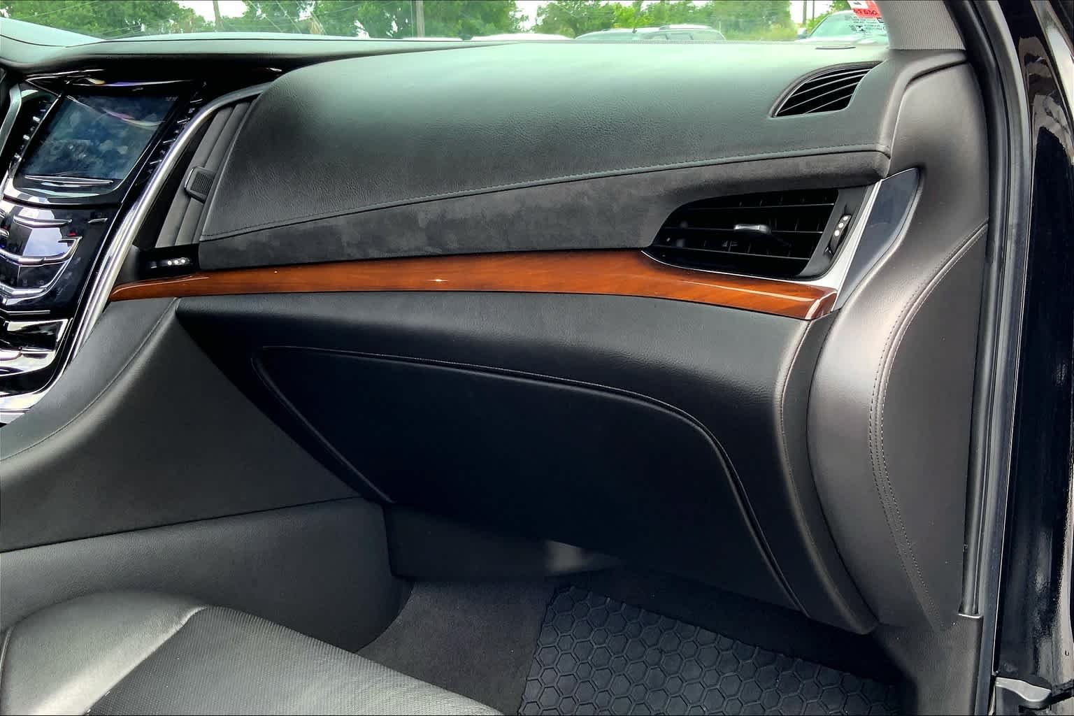 Used 2019 BLACK RAVEN Cadillac Luxury image 19