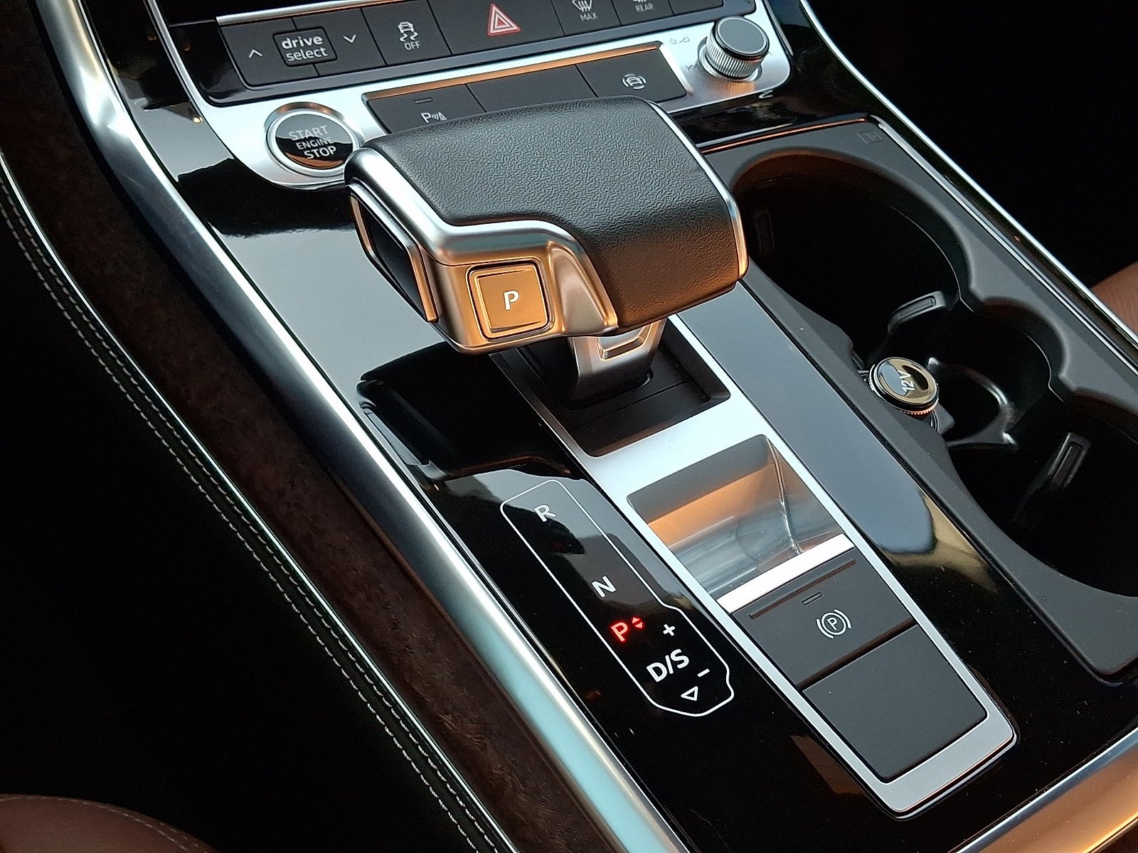 Used 2024 Mythos Black Metallic   0E0e Audi Premium Plus image 16
