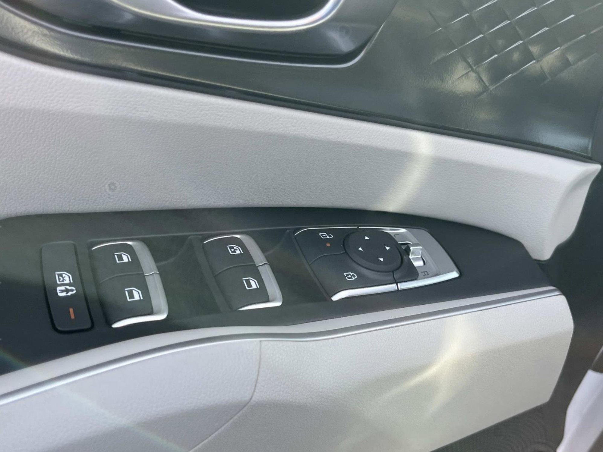 New 2026 Glacial White Pearl Kia EX image 24