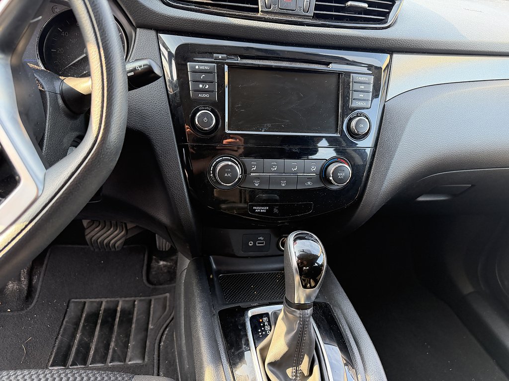 Used 2019 Caspian Blue Metallic Nissan S image 40