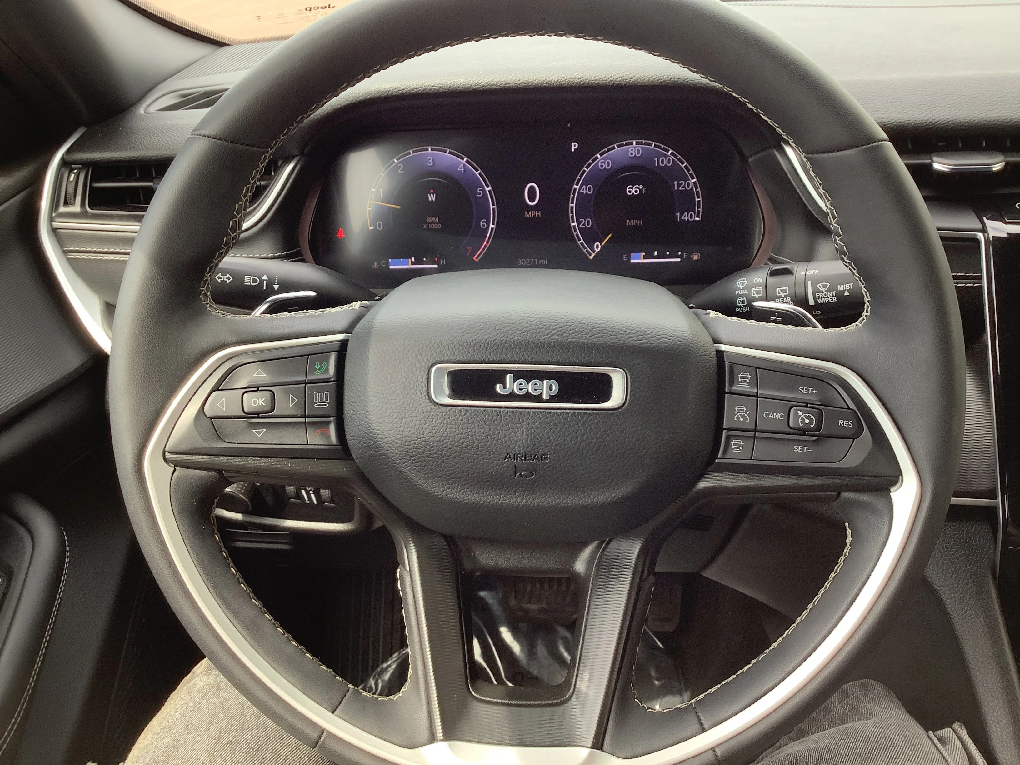 Used 2023 Red Jeep Altitude image 14