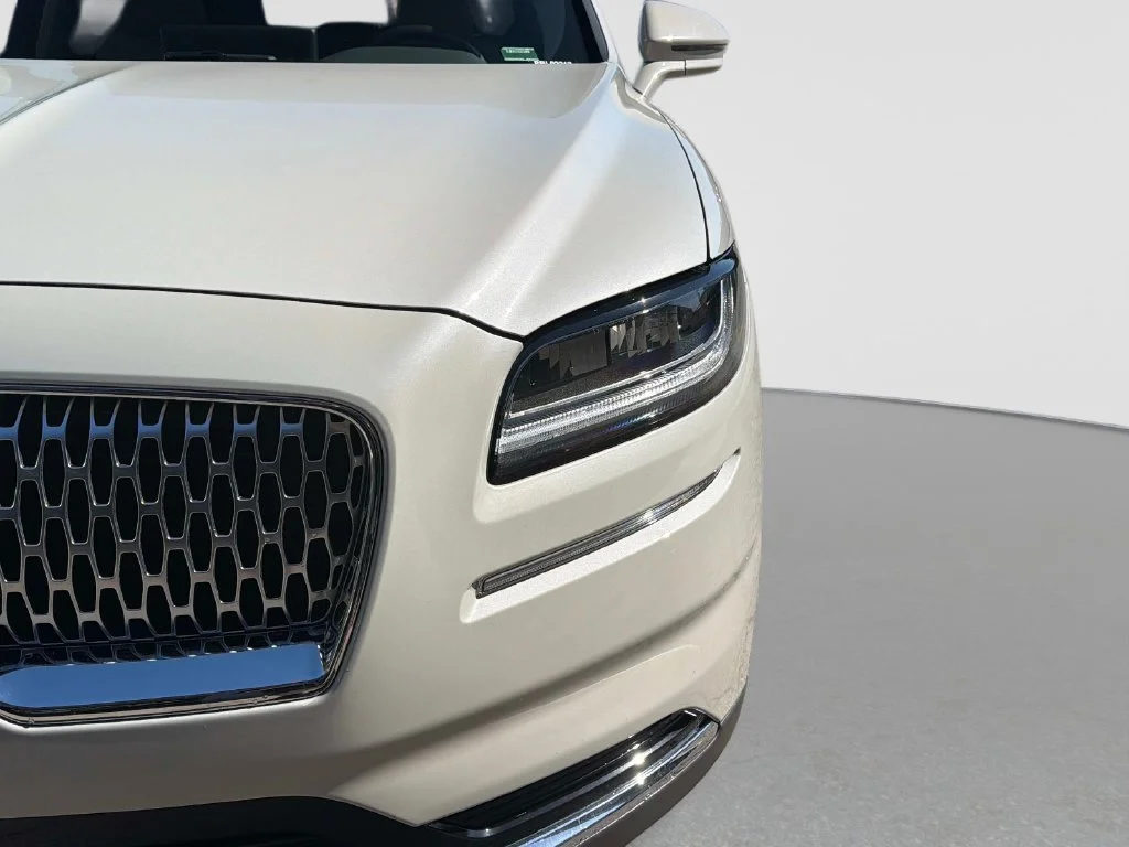 Used 2023 White Lincoln Standard image 11