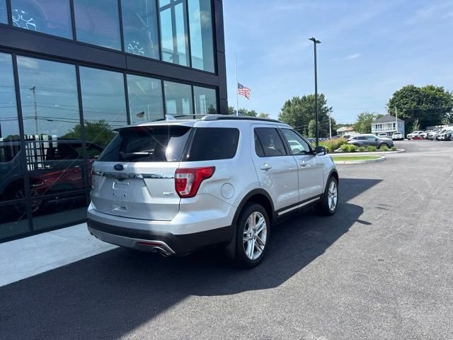Used 2016 Gray Ford XLT image 3
