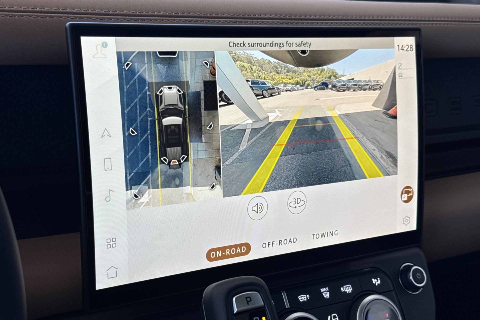 New 2026 Fuji White Land Rover X-Dynamic SE image 22