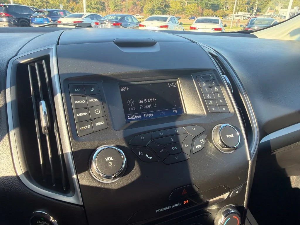 Used 2018 Magnetic Metallic Ford SE image 19