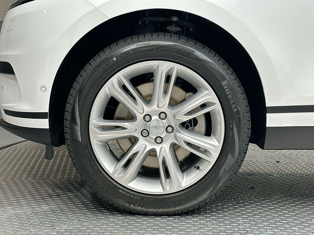 Certified Used 2026 Fuji White Land Rover S image 4