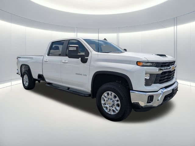 Used 2025 White Chevrolet LT image 6