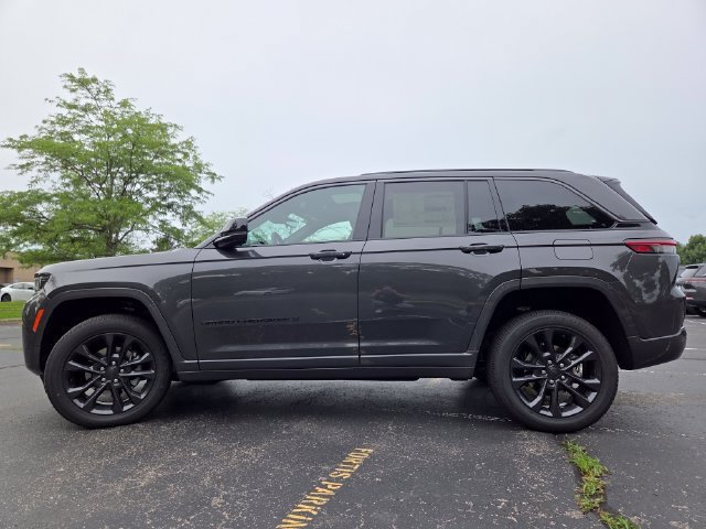 New 2026 Baltic Gray Metallic Clear-Coat Exterior Paint Jeep Limited Reserve image 23