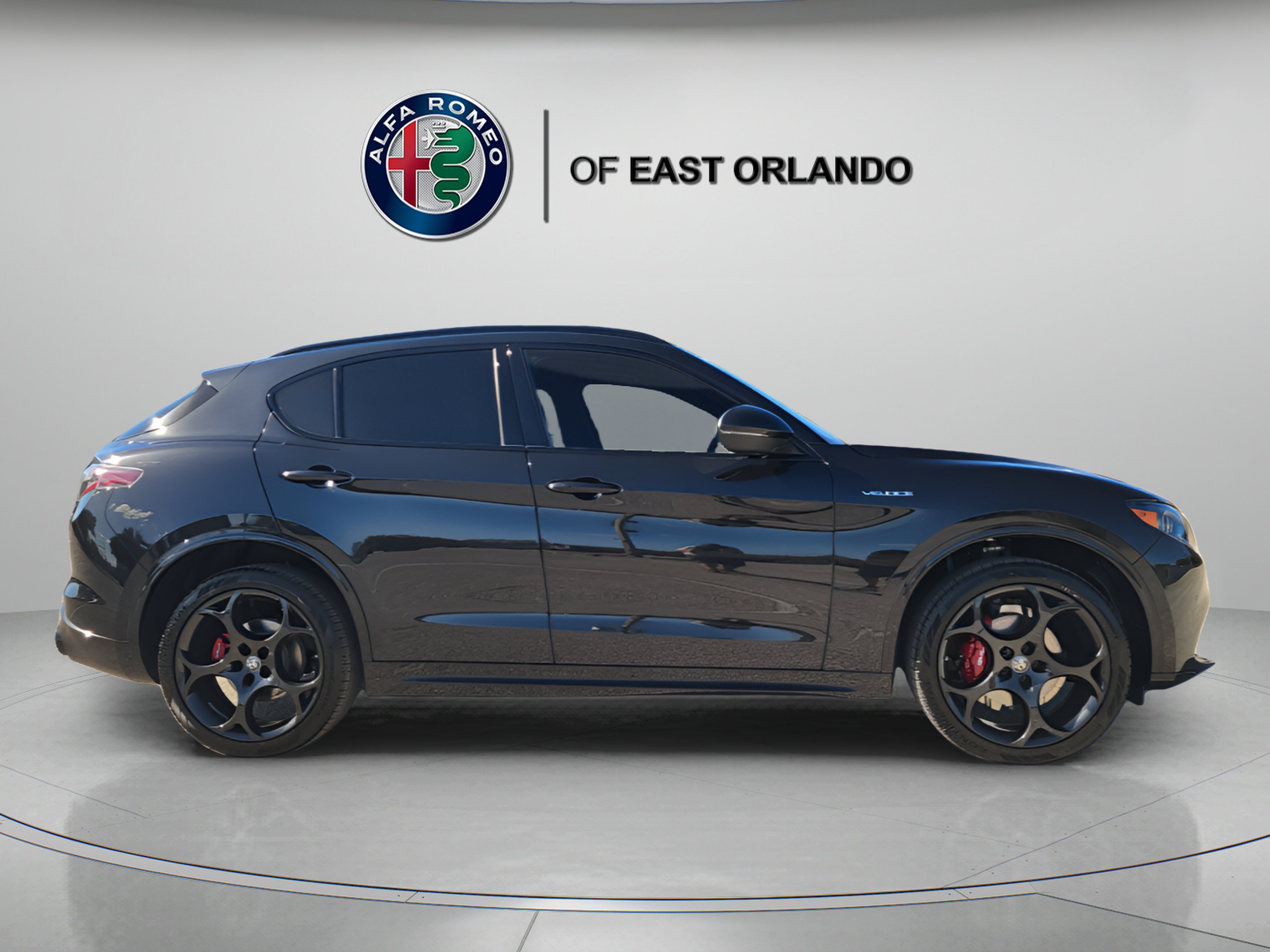 New 2026 Vulcano Black Metallic Alfa Romeo  image 7