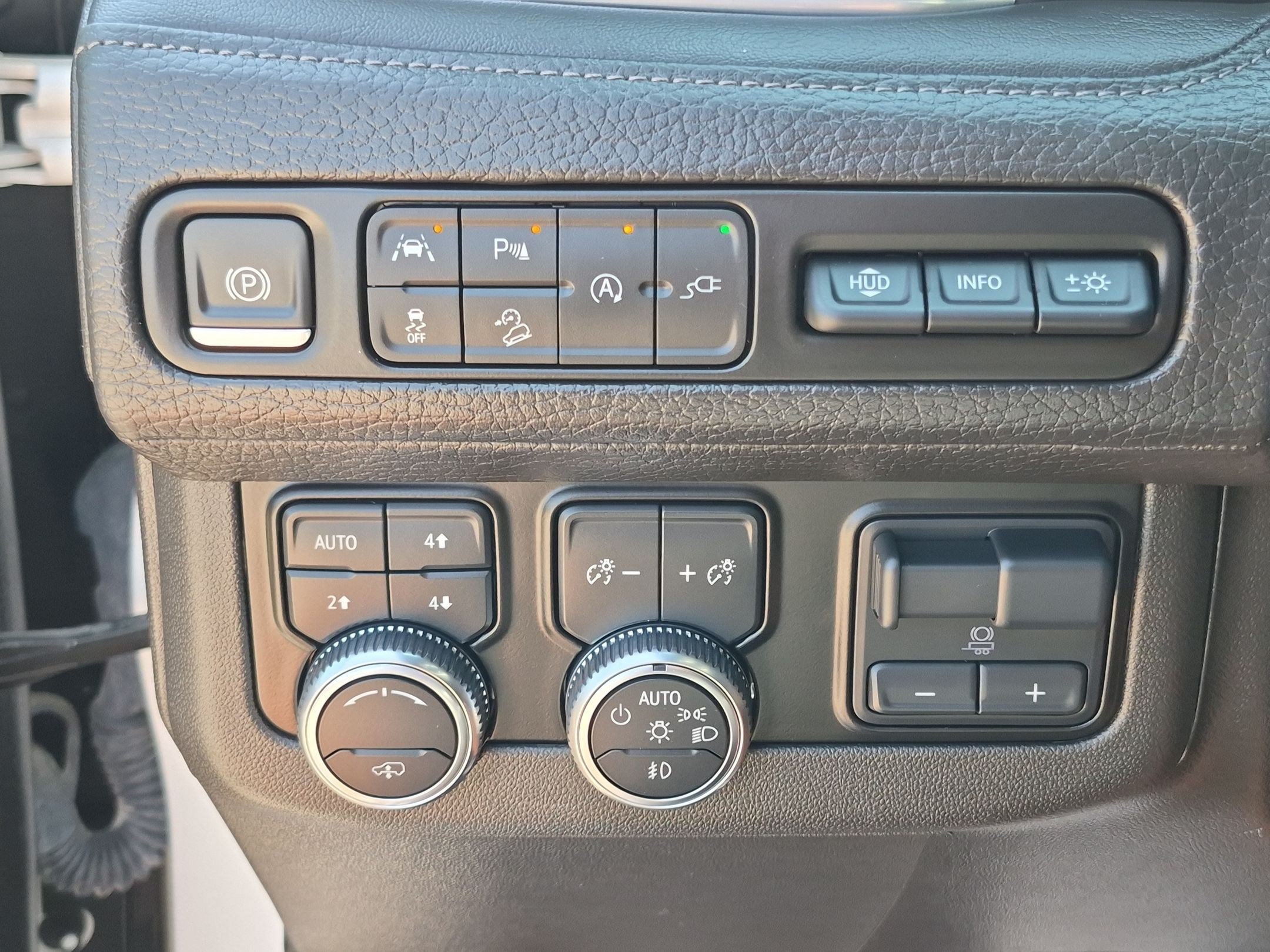 Used 2021 WHITE FROST TRICOAT GMC Denali image 24