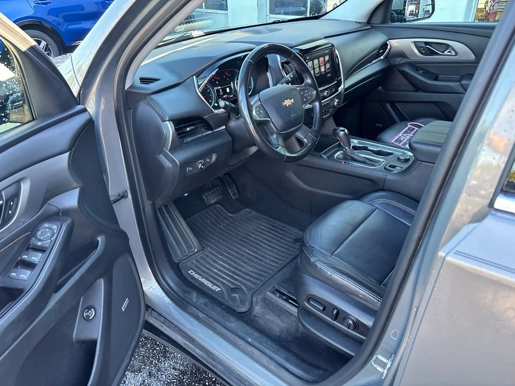 Used 2019 Pepperdust Metallic Chevrolet 3LT image 8
