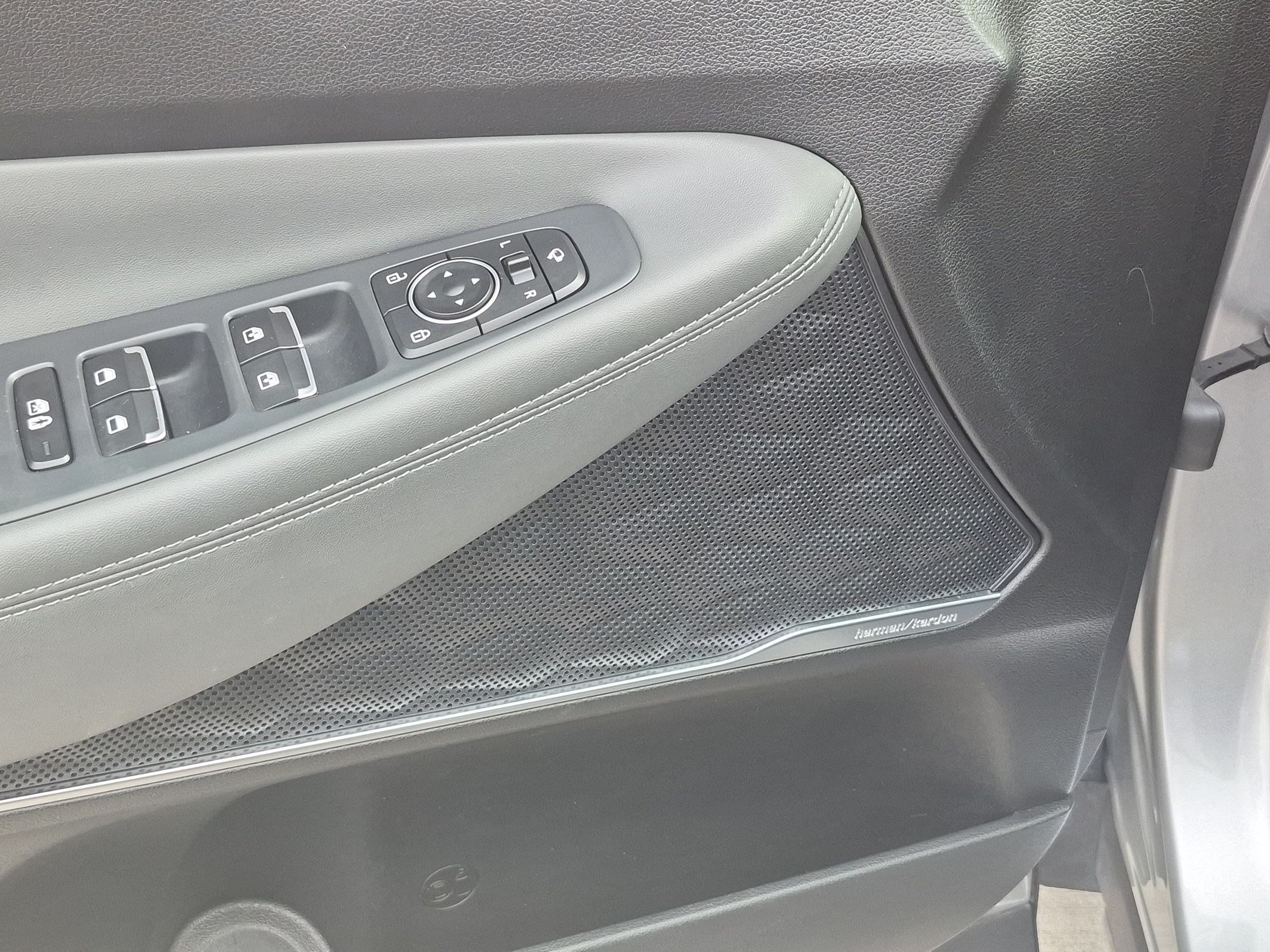 Certified Used 2023 Shimmering Silver Hyundai Limited image 14