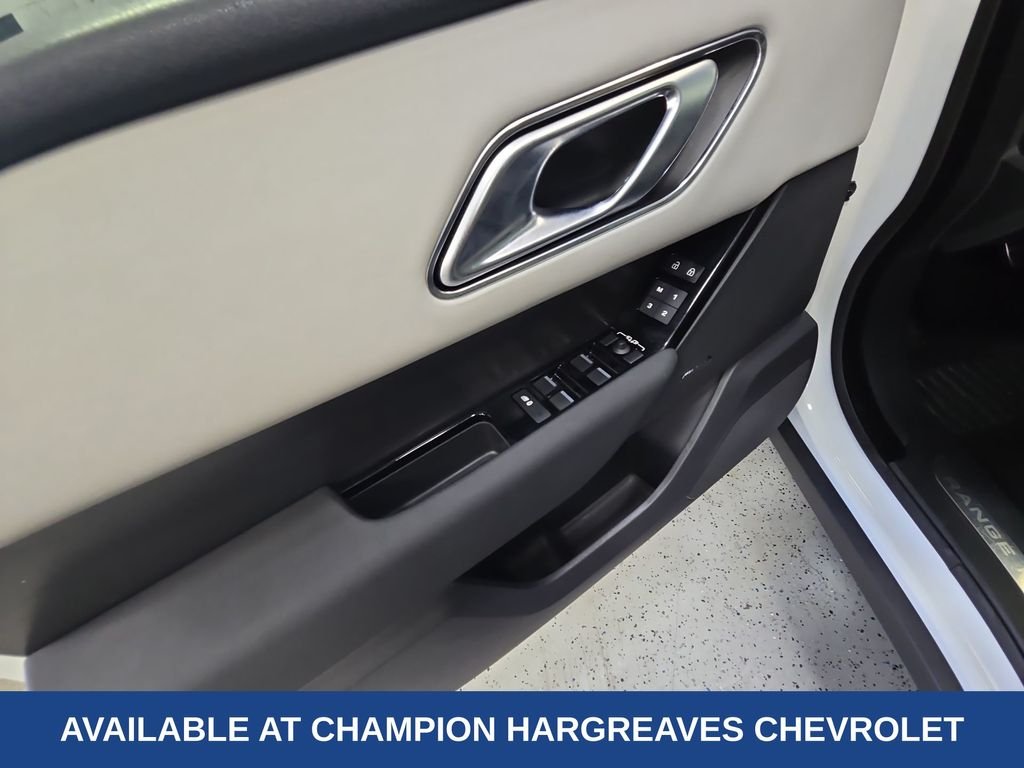 Used 2025 Ostuni Pearl White Metallic Land Rover Dynamic SE image 31