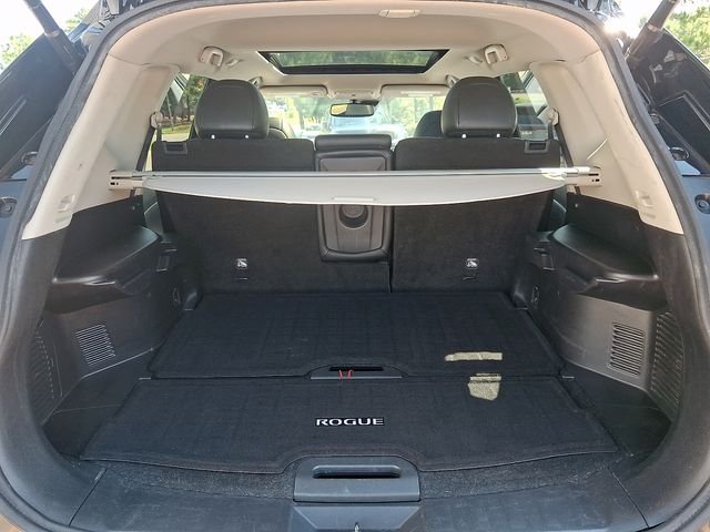 Used 2020 Black Nissan SL image 28