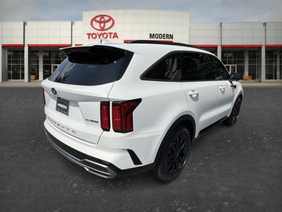 Used 2021 Glacial White Pearl Kia SX Prestige image 5